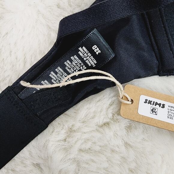 NEW Skims Black Onyx Wireless Lightly Lined Bra - Picture 8 of 11